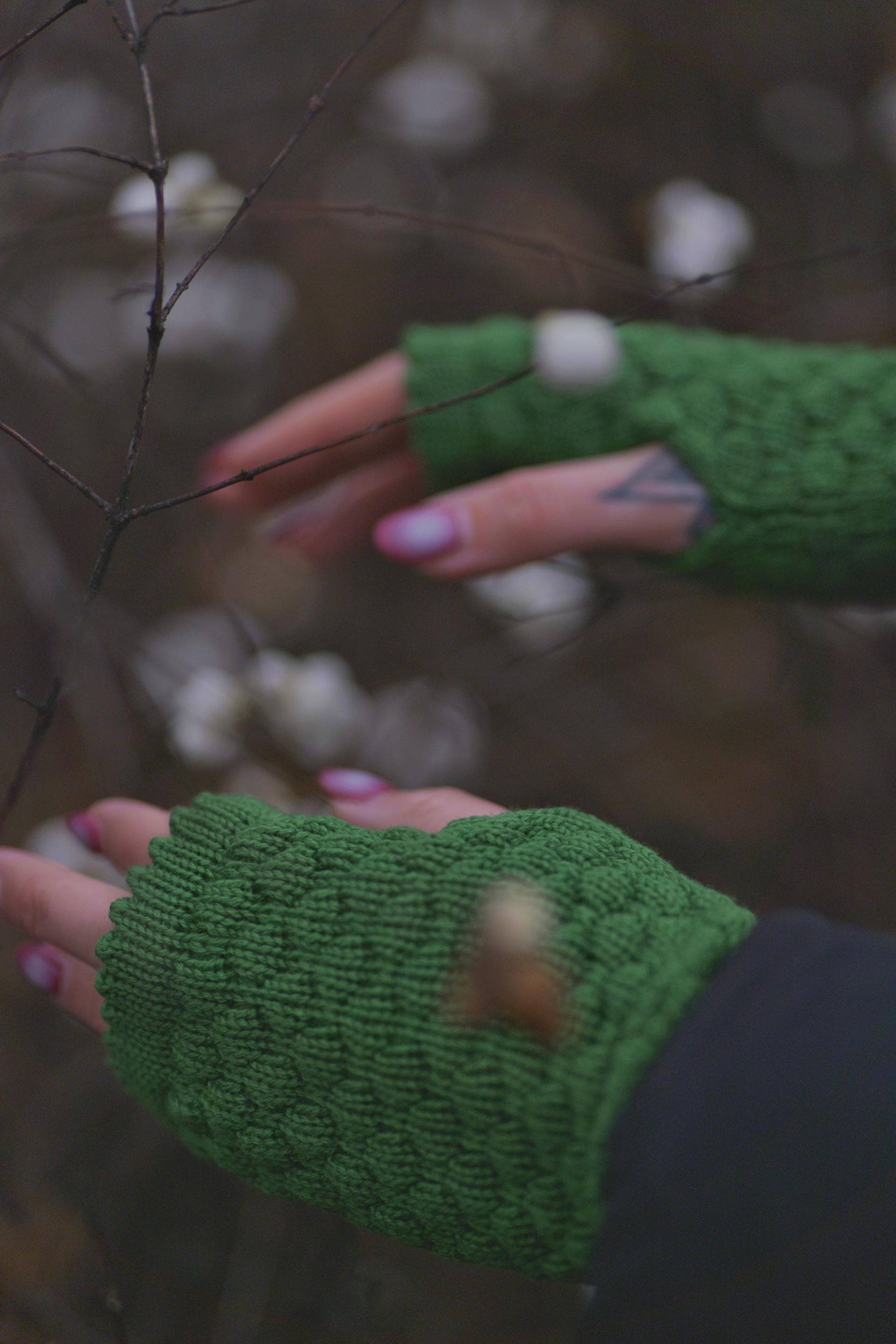 Pulswärmer Merino 30Farben Armstulpen Wollstulpe Handstulpe Stulpe Armwärmer Fingerlose Wintermode Damenstulpe Fäustlinge Accessoires von TrivunaDieStrickerin