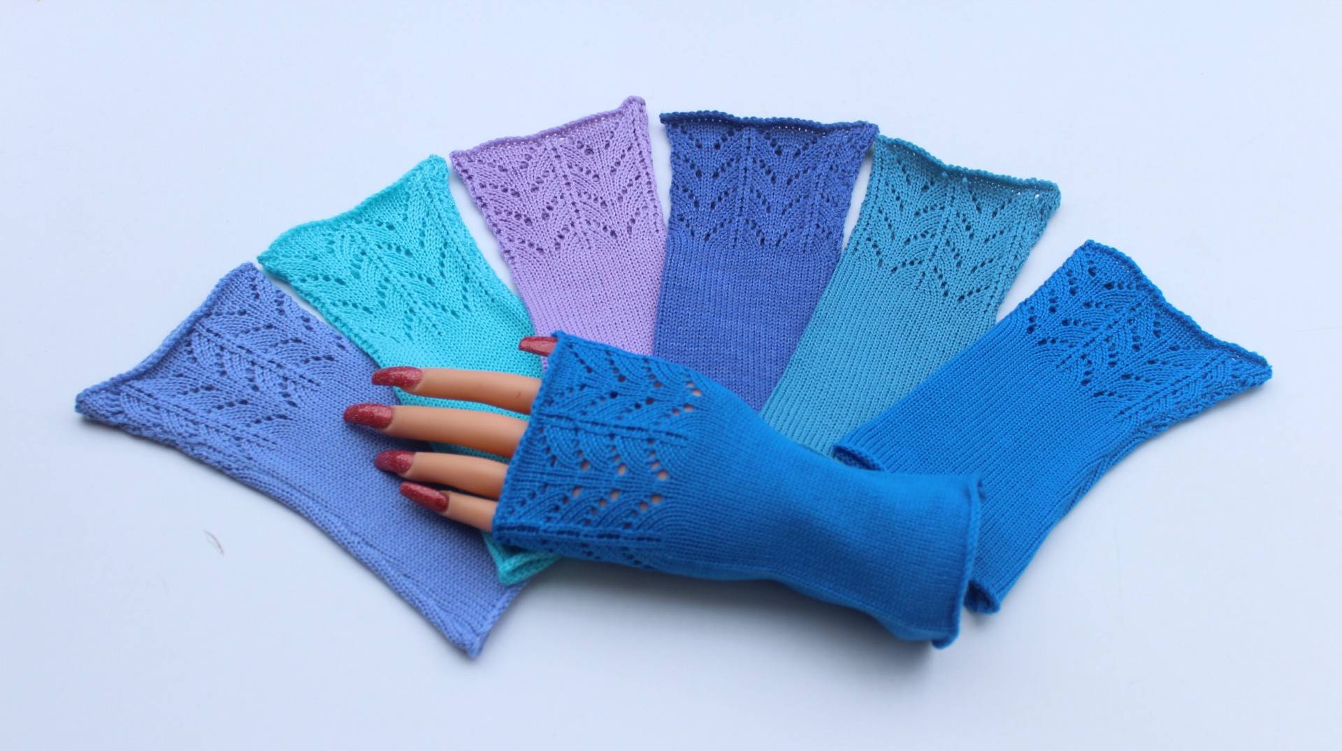 Pulswärmer Merino Armstulpen 10Farben Wollstulpe Handstulpe Strickstulpe Armwärmer Damenstulpe Fäustlinge Handschuhe Accessoires Pulswärmer Merino Armstulpen 10Farben Wollstulpe Handstulpe Strickstulpe Armwärmer Damenstulpe Fäustlinge Handschuhe Accessoires von TrivunaDieStrickerin