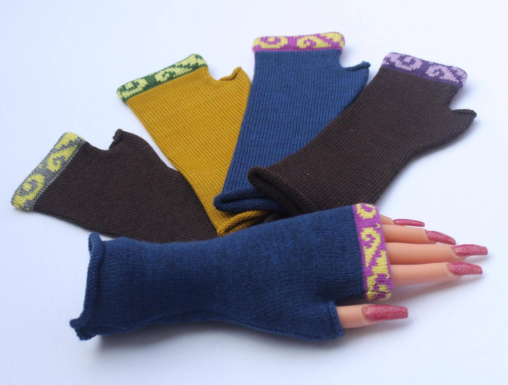 Pulswärmer Merino Armstulpen Wollstulpe Handstulpe Stulpe Strickstulpe Armwärmer Damenstulpe Fäustlinge Handschuhe Accessoires Pulswärmer Merino Armstulpen Wollstulpe Handstulpe Stulpe Strickstulpe Armwärmer Damenstulpe Fäustlinge Handschuhe Accessoires von TrivunaDieStrickerin