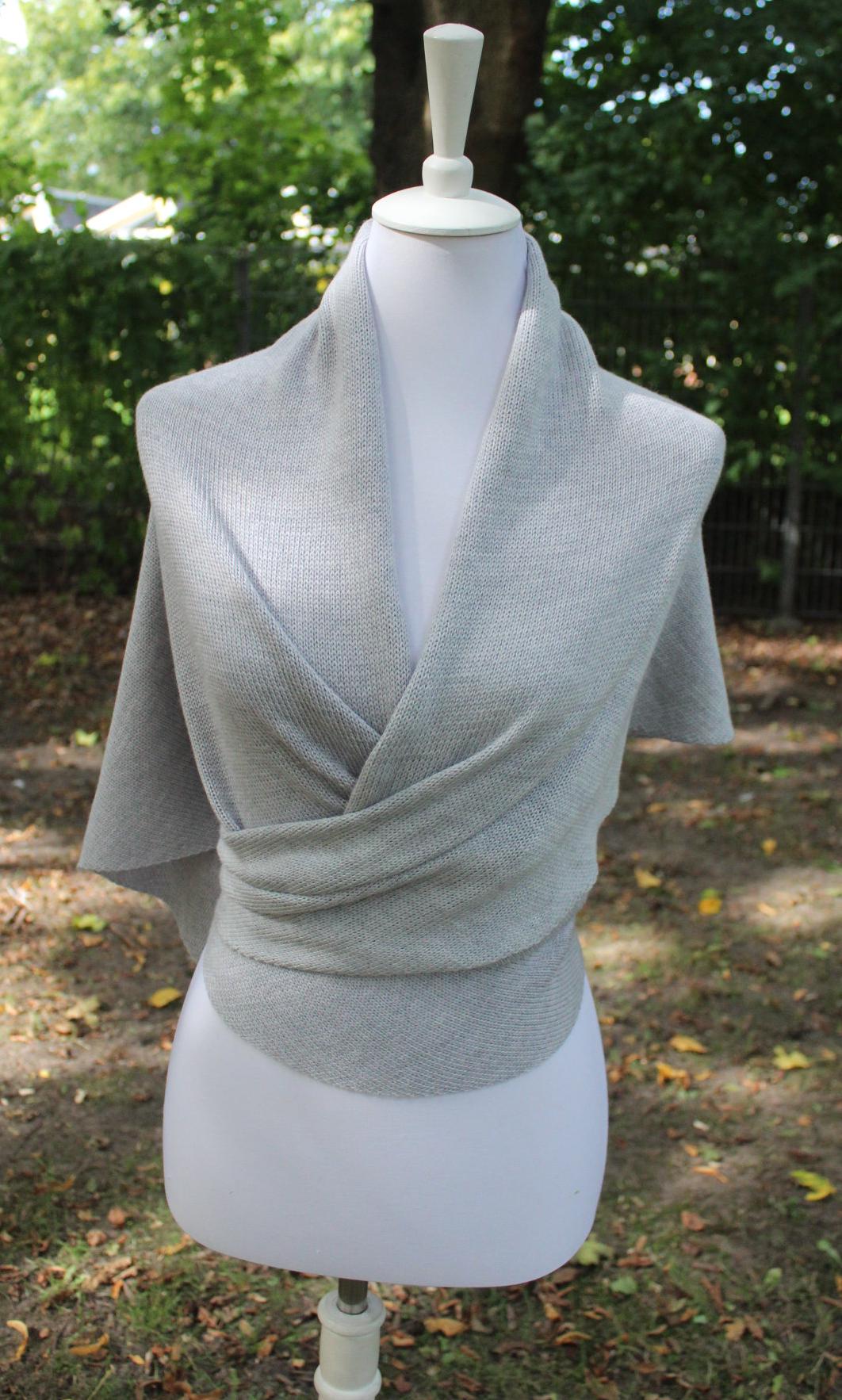 xxl Dreieckstuch Hellgrau Schultertuch Hochzeitsstola Stola Brautstola Wolltuch Strickschals Merinotuch Strickstola xxl Dreieckstuch Hellgrau Schultertuch Hochzeitsstola Stola Brautstola Wolltuch Strickschals Merinotuch Strickstola von TrivunaDieStrickerin