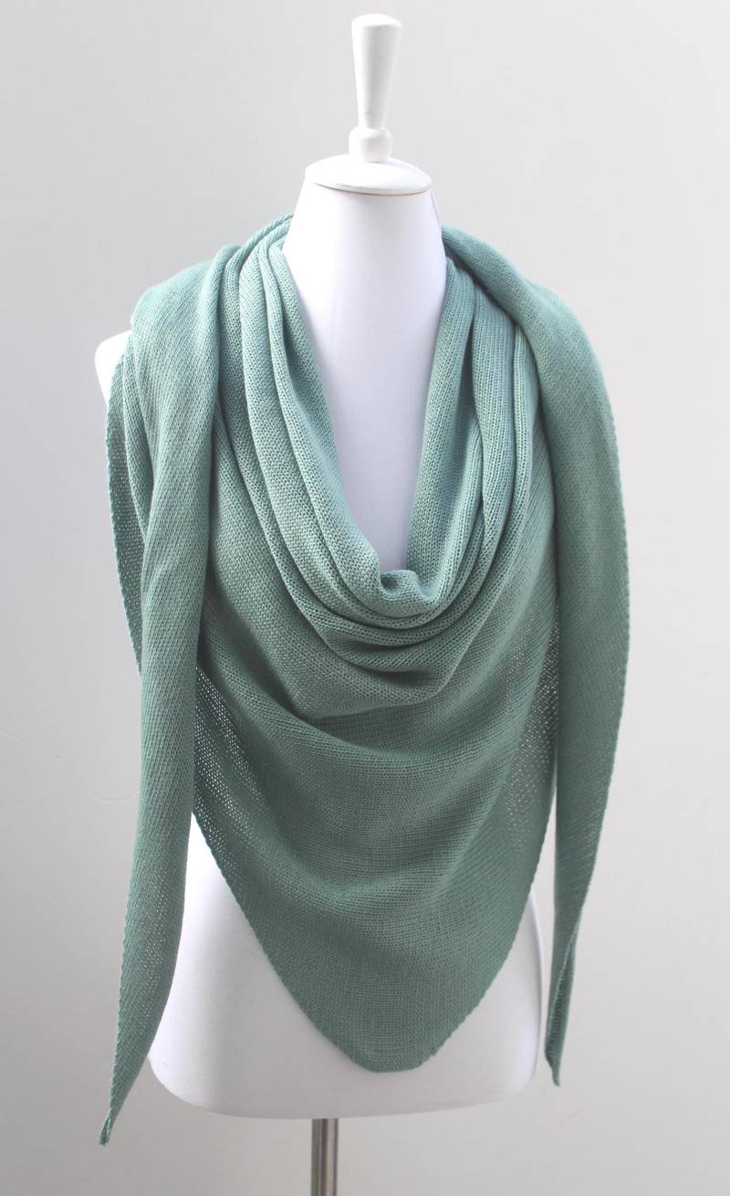 xxl Dreieckstuch Merino 10Farben Merinotuch Schultertuch Stola Schals Tücher Hochzeitsstola Brautstola Wolltuch Strickschals Accessoire xxl Dreieckstuch Merino 10Farben Merinotuch Schultertuch Stola Schals Tücher Hochzeitsstola Brautstola Wolltuch Strickschals Accessoire von TrivunaDieStrickerin