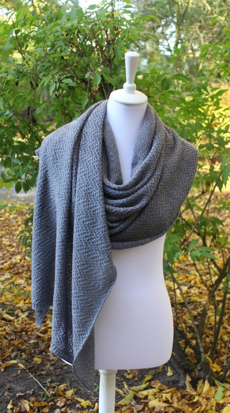 xxl Hochzeitsstola Mittelgrau Merinotuch Stola Schultertuch Tücher Merino Schal Strickschals Brautstola Geschenk Damen von TrivunaDieStrickerin