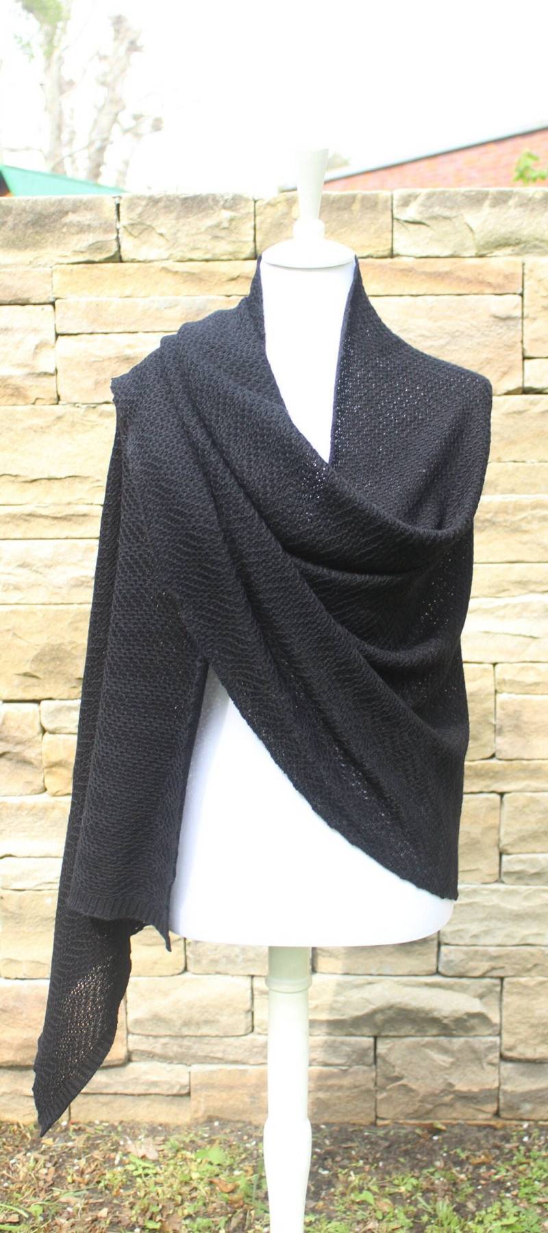 xxl Merinotuch Schwarz Unisex Hochzeitsstola Stola Schultertuch Tücher Schal Strickschals Tuch Brautstola Geschenk Kleidung Festliche xxl Merinotuch Schwarz Unisex Hochzeitsstola Stola Schultertuch Tücher Schal Strickschals Tuch Brautstola Geschenk Kleidung Festliche von TrivunaDieStrickerin