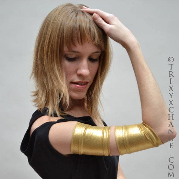 Gold Arm Bands Metallic Manschetten Spandex Krawatten Dehnbar Abdeckungen Roller Derby Kleidung Cosplay Kostüm Superhelden Trixy Xchange von TrixyXchangeDotCom