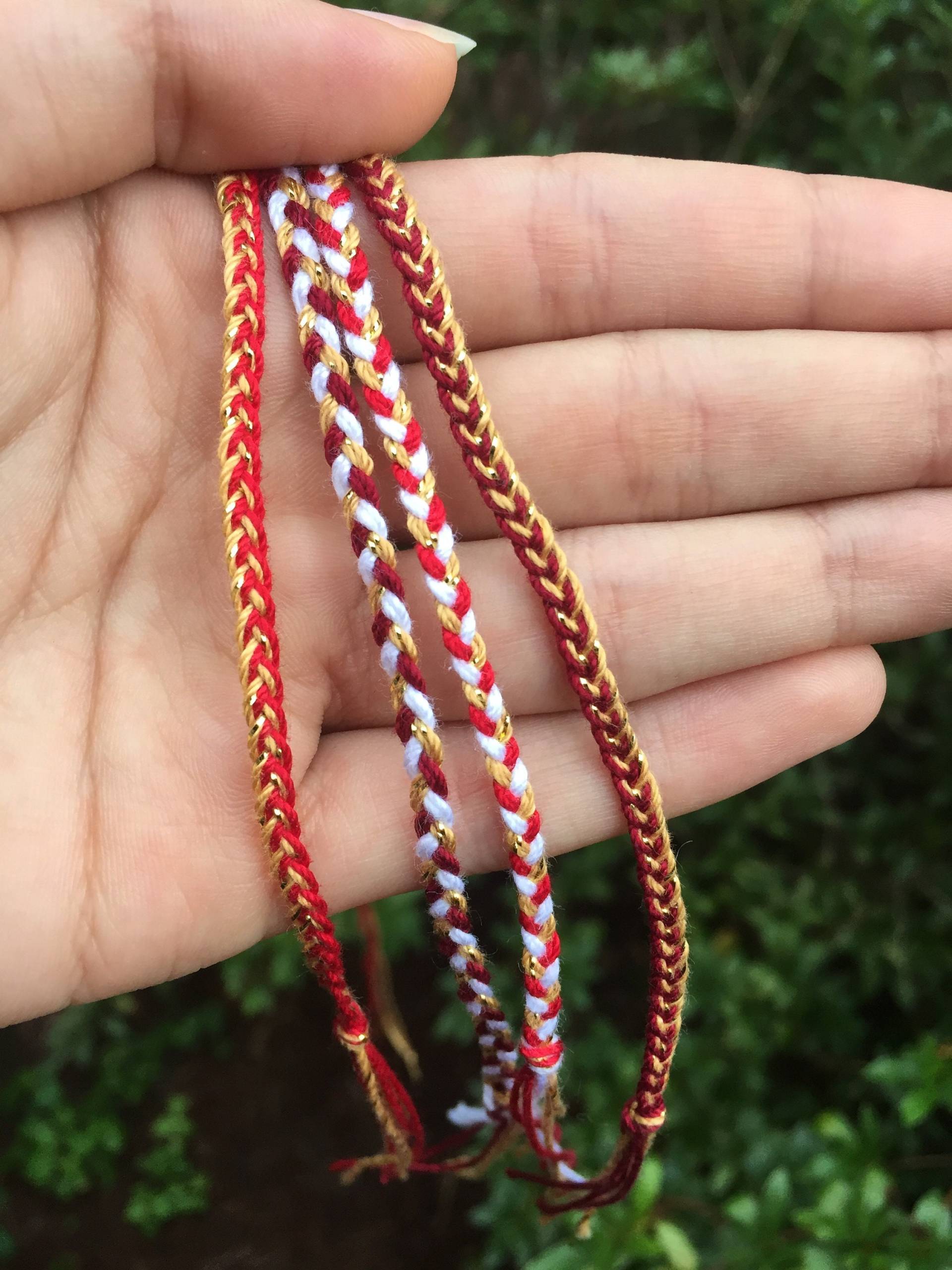 Geflochtene Rakhi Armbänder - Rot, Gold, Weiß | Rakis Für Raksha Bandhan Burgund, Weiße Zöpfe Geflochtene Rakhi Armbänder - Rot, Gold, Weiß | Rakis Für Raksha Bandhan Burgund, Weiße Zöpfe von TriyaDesigns