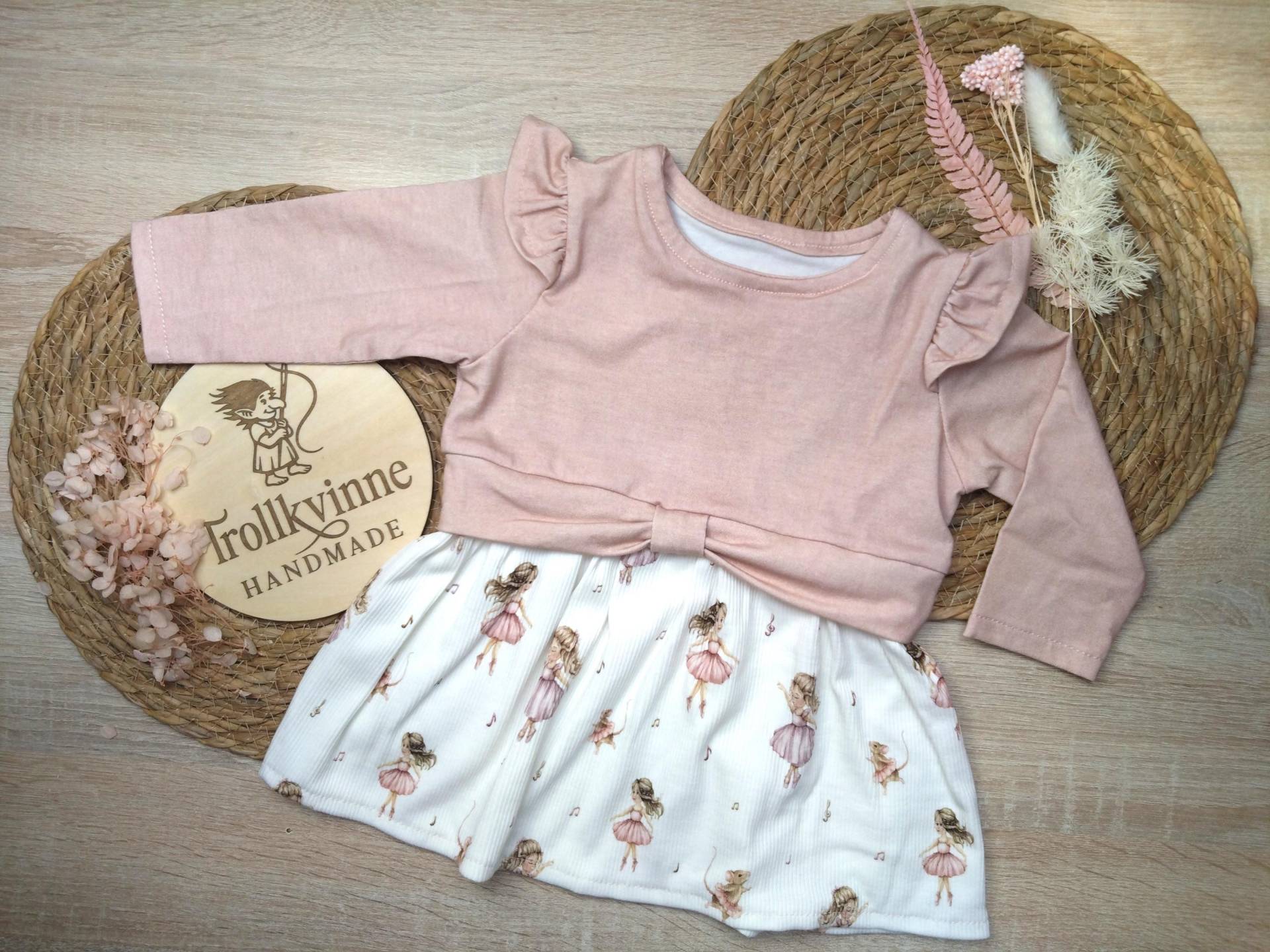 Babykleid Girly Sweater Ballerina Verschiedene Größen von TrollkvinneHandmade