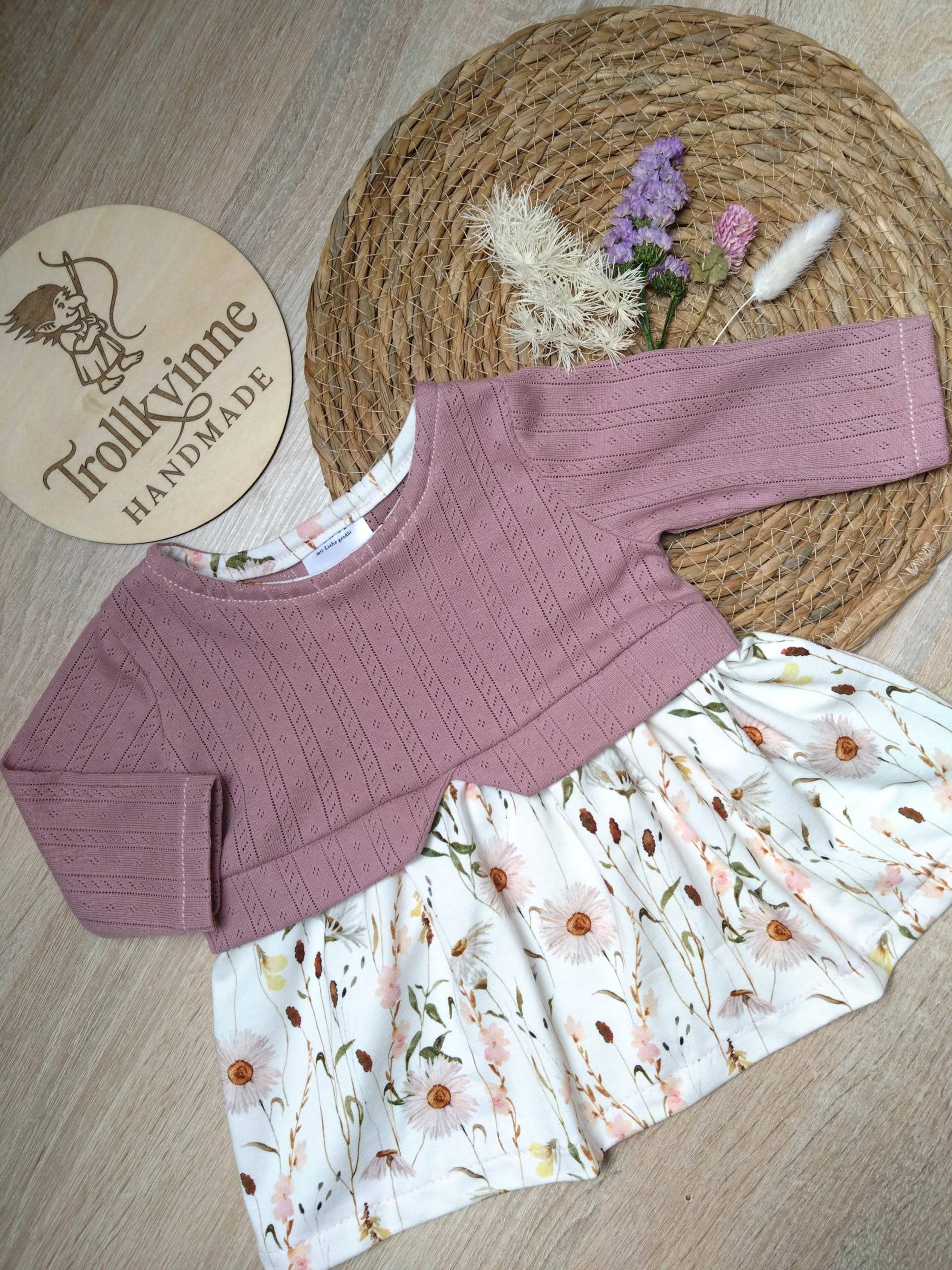 Babykleid Girly Sweater Mit Blumen Verschiedene Größen von TrollkvinneHandmade