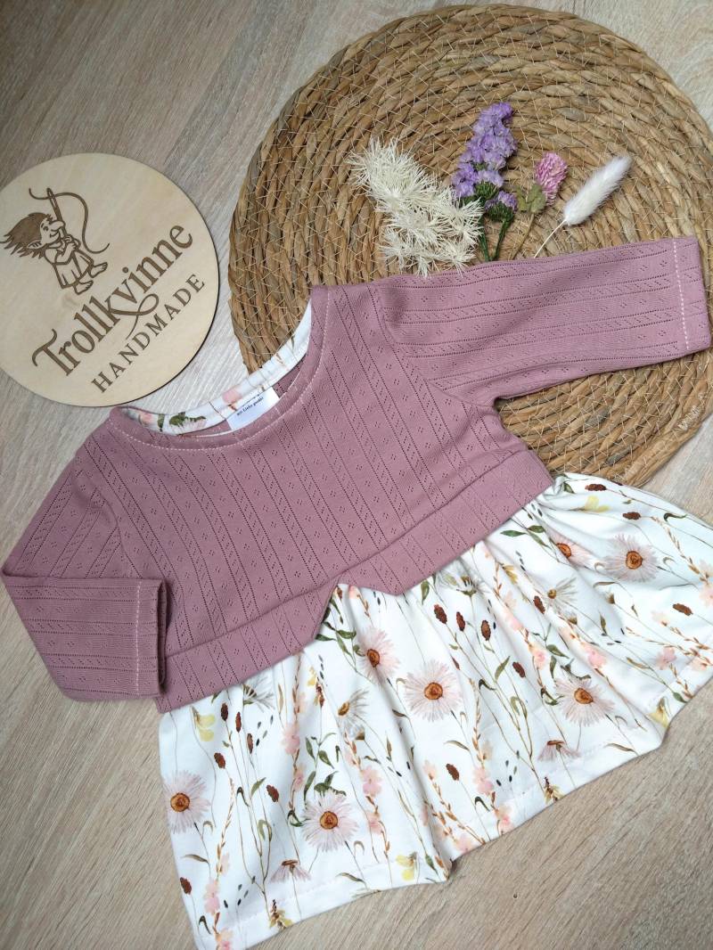 Babykleid Girly Sweater Mit Blumen Verschiedene Größen von TrollkvinneHandmade