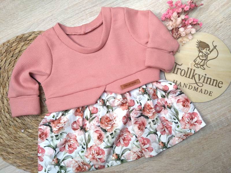 Babykleid Girly Sweater in Verschiedenen Größen von TrollkvinneHandmade