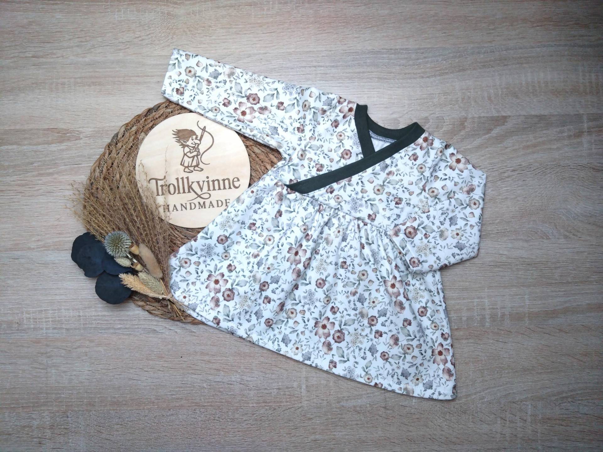Babykleid Tunika Herbst Blumen Verschiedene Größen von TrollkvinneHandmade