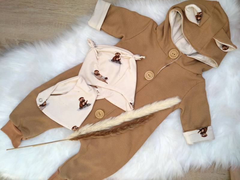 Babyset Erstlingsset Wagenanzug Mütze Halstuch Otter Gr.56 von TrollkvinneHandmade