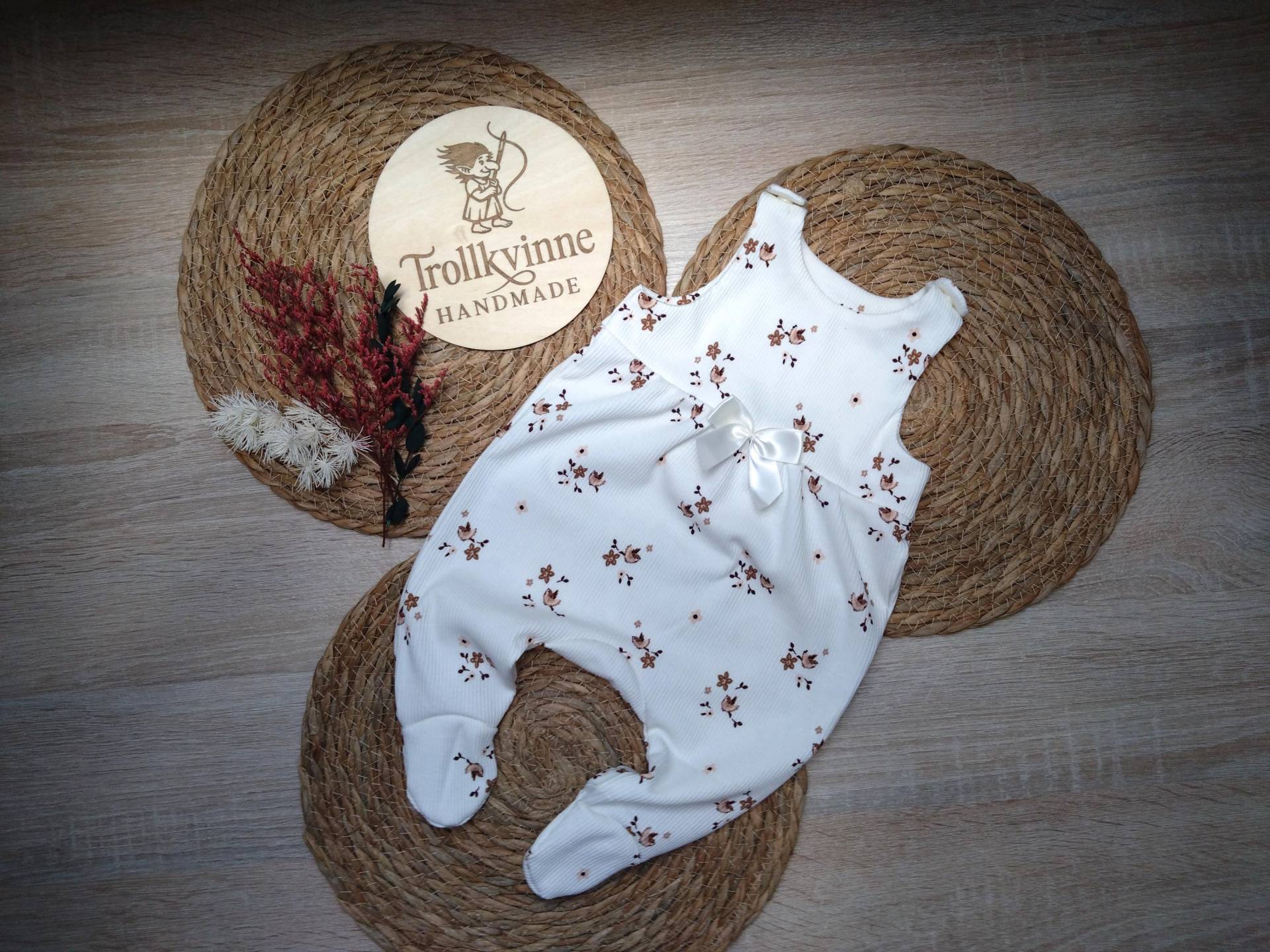 Einzelstück Strampler Baby Mit Füßchen Vögelchen Gr. 56 von TrollkvinneHandmade