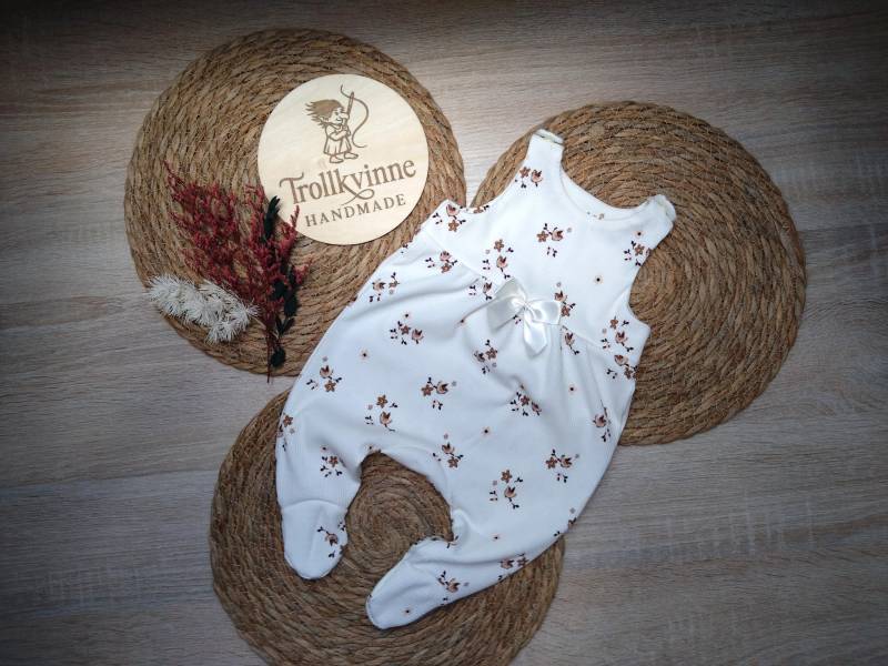 Einzelstück Strampler Baby Mit Füßchen Vögelchen Gr. 56 von TrollkvinneHandmade