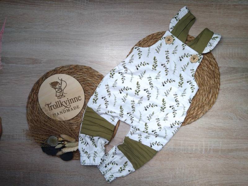Latzhose Mädchen Mit Rüsche Und Paperbacksaum Verschiedene Größen von TrollkvinneHandmade