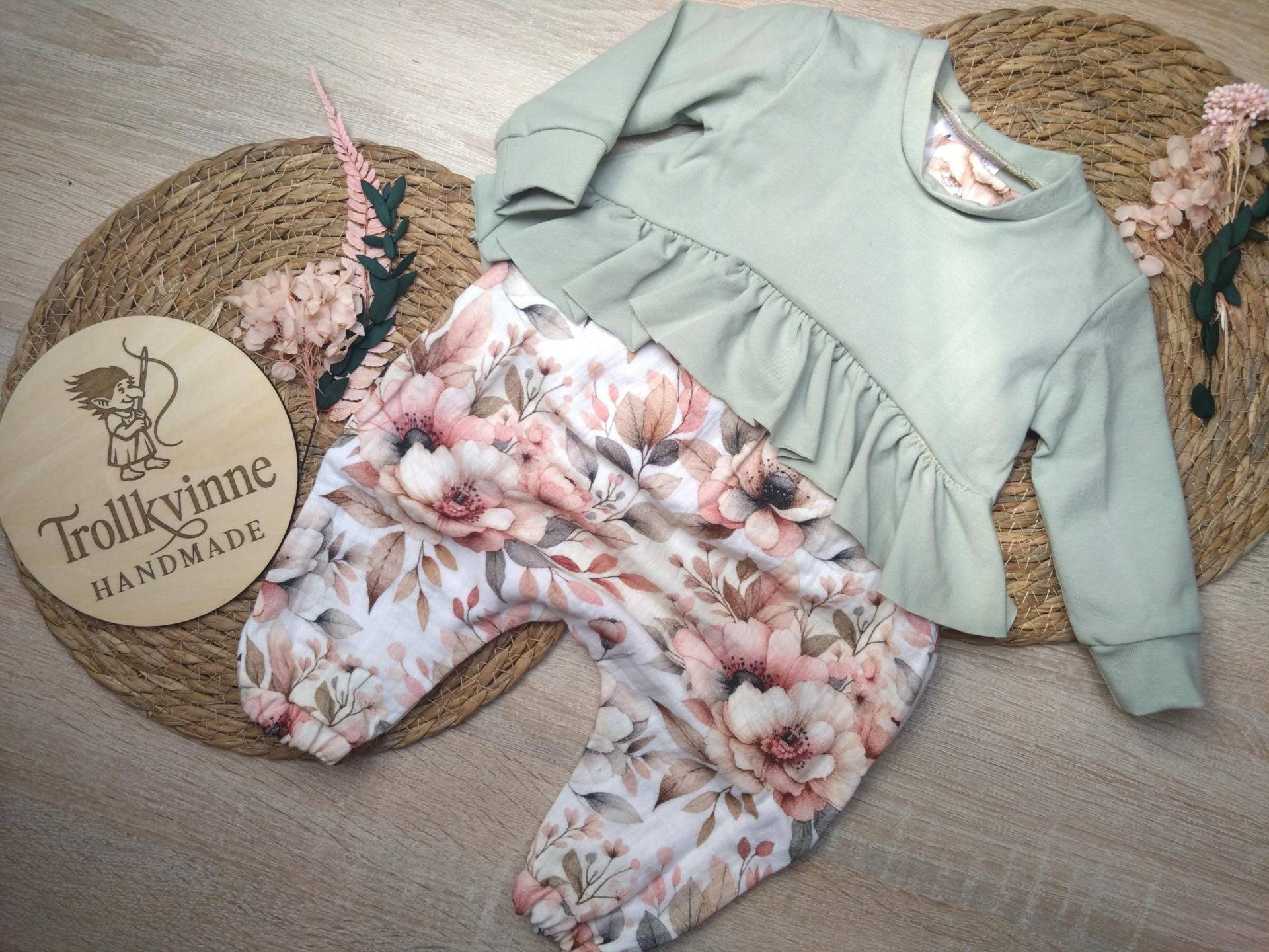 Set Jumpsuit Strampler Mit Shirt Verschiedene Größen von TrollkvinneHandmade