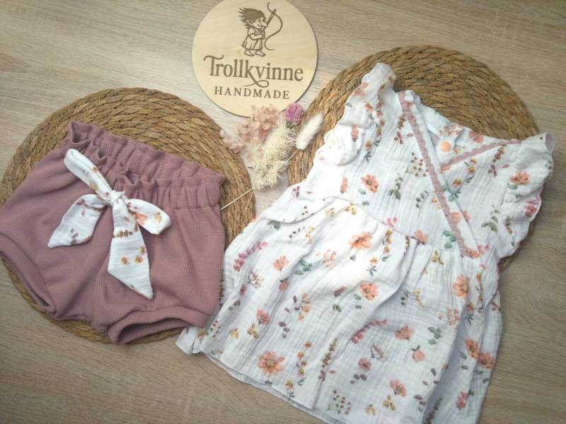 Set Tunika Und Shorts Blumenwiese Verschiedene Größen von TrollkvinneHandmade