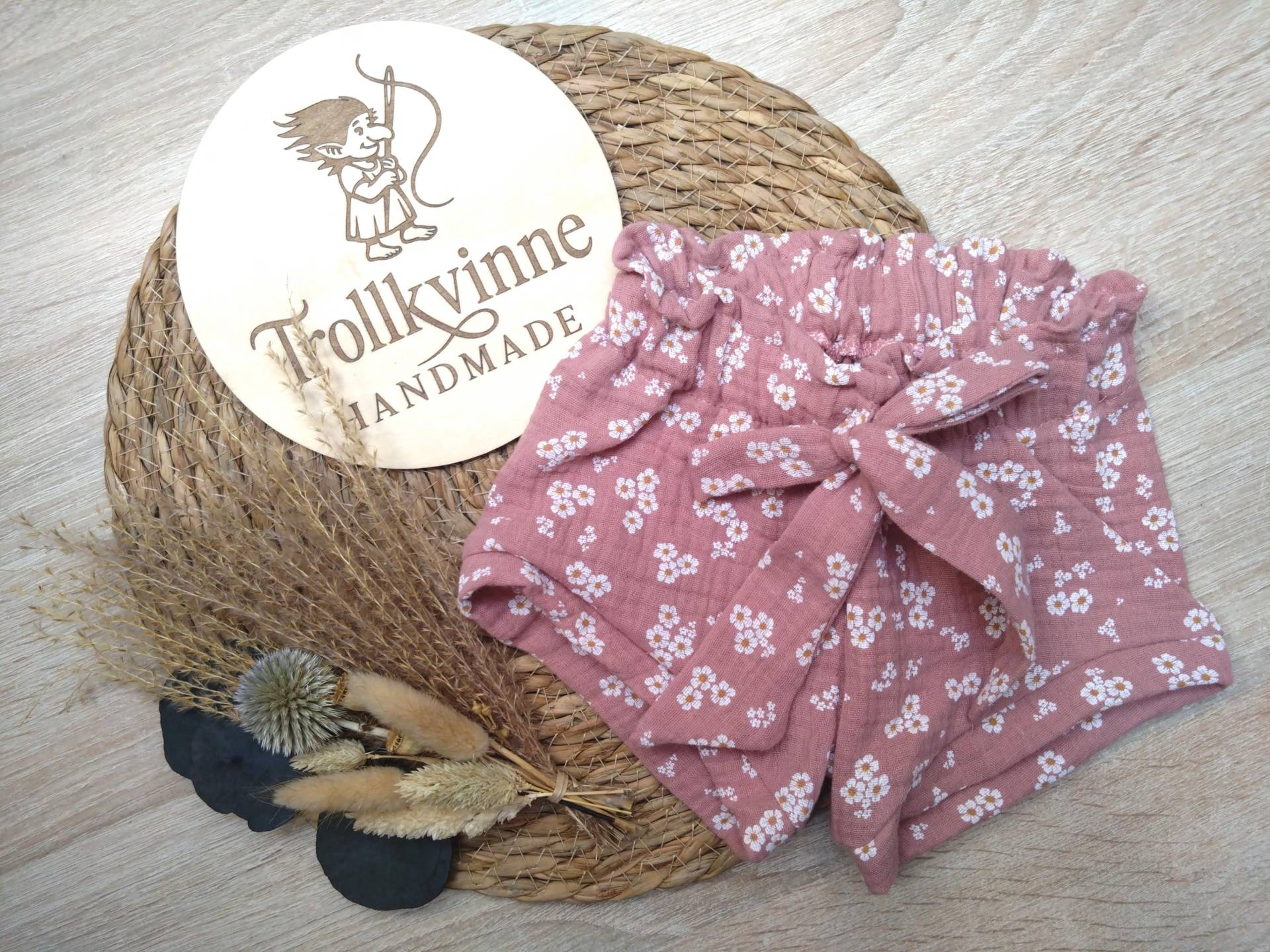 Sommerhose Baby Musselin Blümchen Verschiedene Größen Sommerhose Baby Musselin Blümchen Verschiedene Größen von TrollkvinneHandmade