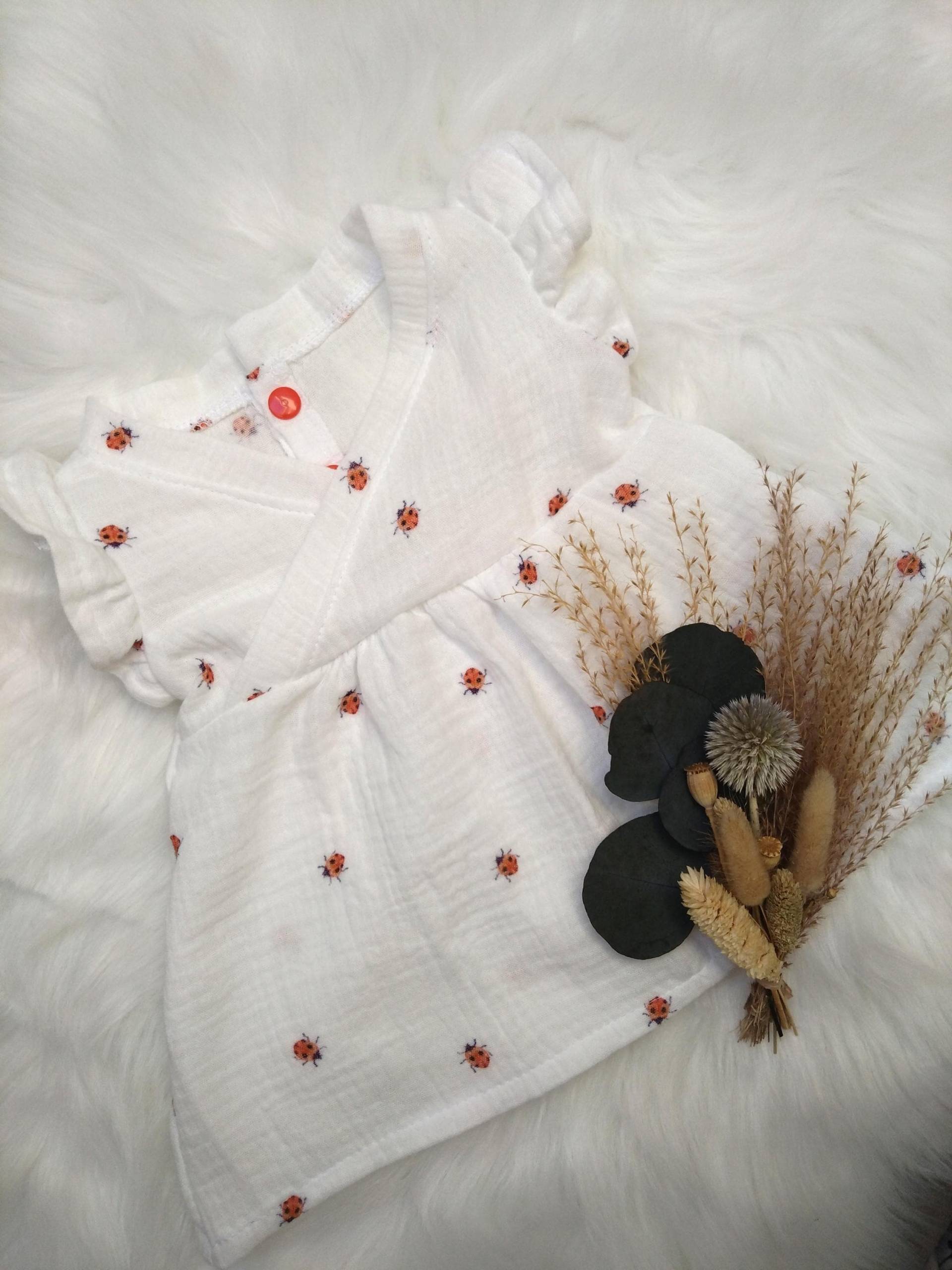 Sommerkleid Baby Musselin Marienkäfer Verschiedene Größen Sommerkleid Baby Musselin Marienkäfer Verschiedene Größen von TrollkvinneHandmade