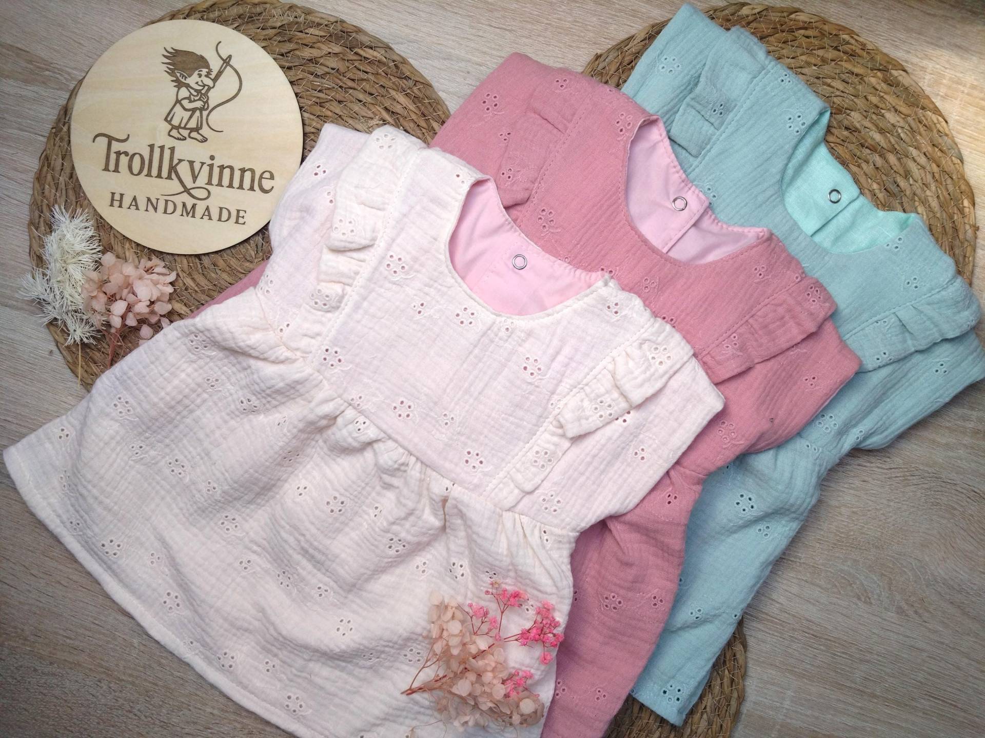 Sommerkleid Baby Musselin Verschiedene Farben Und Größen Sommerkleid Baby Musselin Verschiedene Farben Und Größen von TrollkvinneHandmade