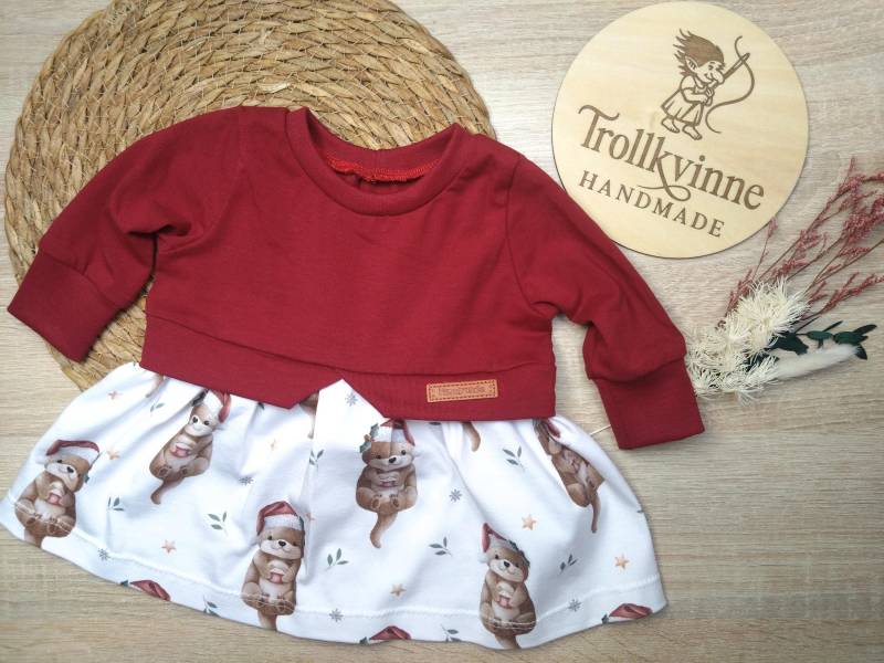 Weihnachtliches Babykleid Girly Sweater Otter in Verschiedenen Größen von TrollkvinneHandmade
