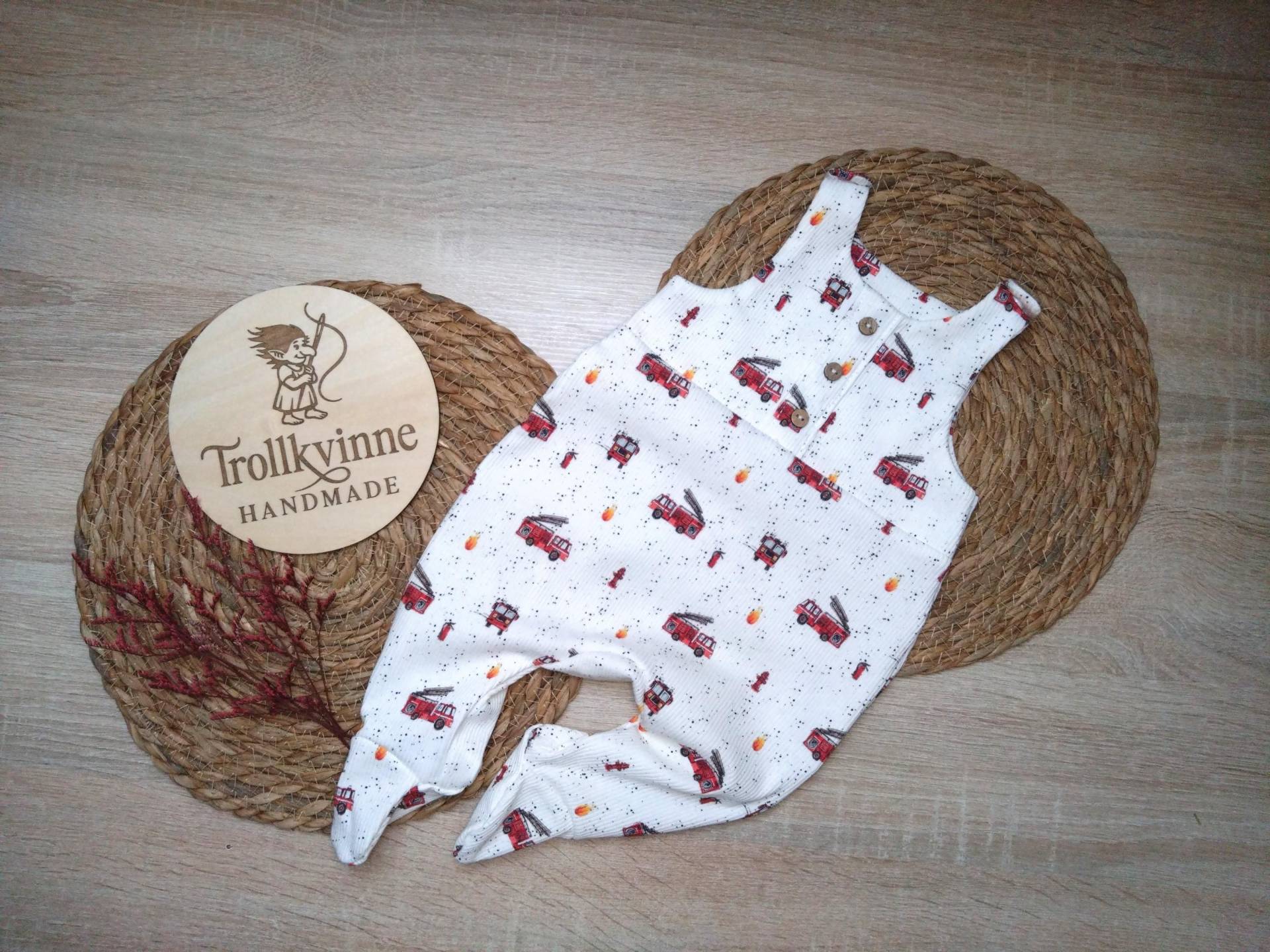 strampler Mit Füßchen Rippjersey Feuerwehr Verschiedene Größen von TrollkvinneHandmade