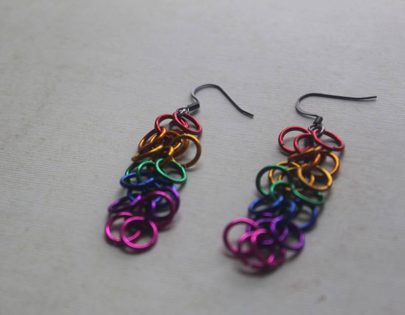 Chainmaille Regenbogen Lgbt Gay Pride Ohrringe | Medium Chainmaille Regenbogen Lgbt Gay Pride Ohrringe | Medium von TrouvailleDesignNC