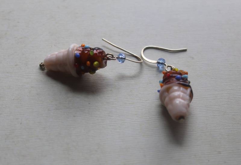 Schokoglasur Streusel Eis Ohrringe Schokoglasur Streusel Eis Ohrringe von TrouvailleDesignNC