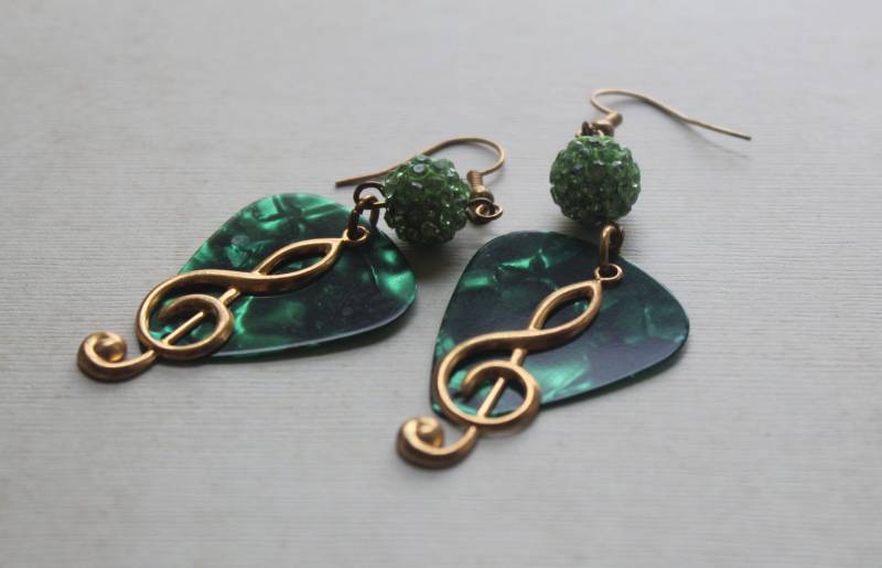 Violinschlüssel Und Plektrum Ohrringe | Grün Violinschlüssel Und Plektrum Ohrringe | Grün von TrouvailleDesignNC