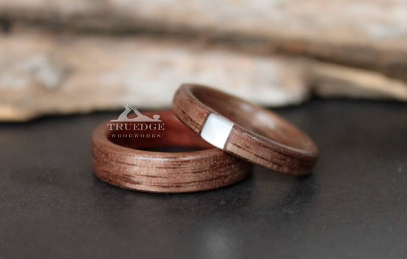Gesäumt Figured Bubinga Walnuss Und Nussbaum Mit Mutter Der Perle-Inlay-Einstellung, Ring Set Handmade Bentwood Ring von TruEdgeWoodWorks