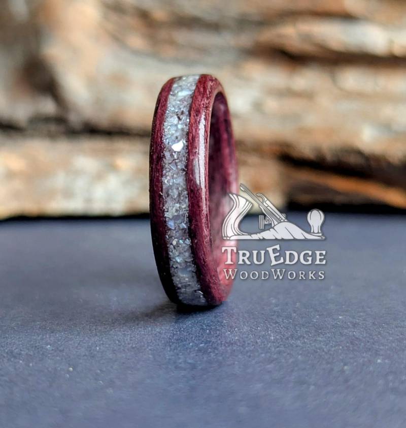 Lila Herz Mit Zentrierter Perlmutteinlage Handgefertigter Bentwoodring von TruEdgeWoodWorks