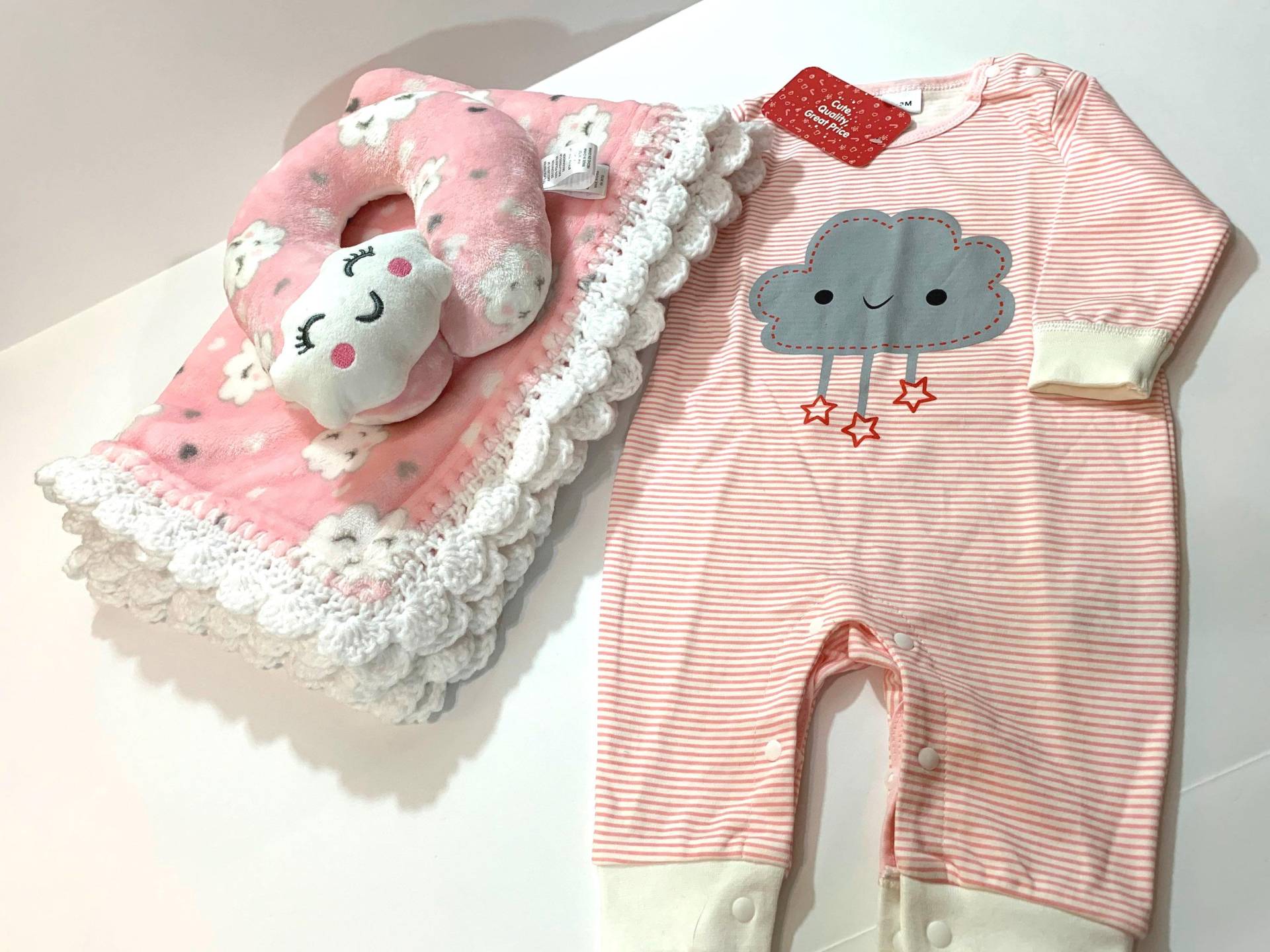 Baby Wolken Pink & Weiß Babydecke Gehäkelt 3 Teiliges Geschenk Set von TruPrettyDesigns