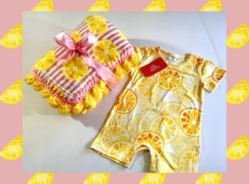 Süßes Vintage Style Zitrone Und Rosa Streifen Gehäkelte Plüsch Baby Decke Set von TruPrettyDesigns