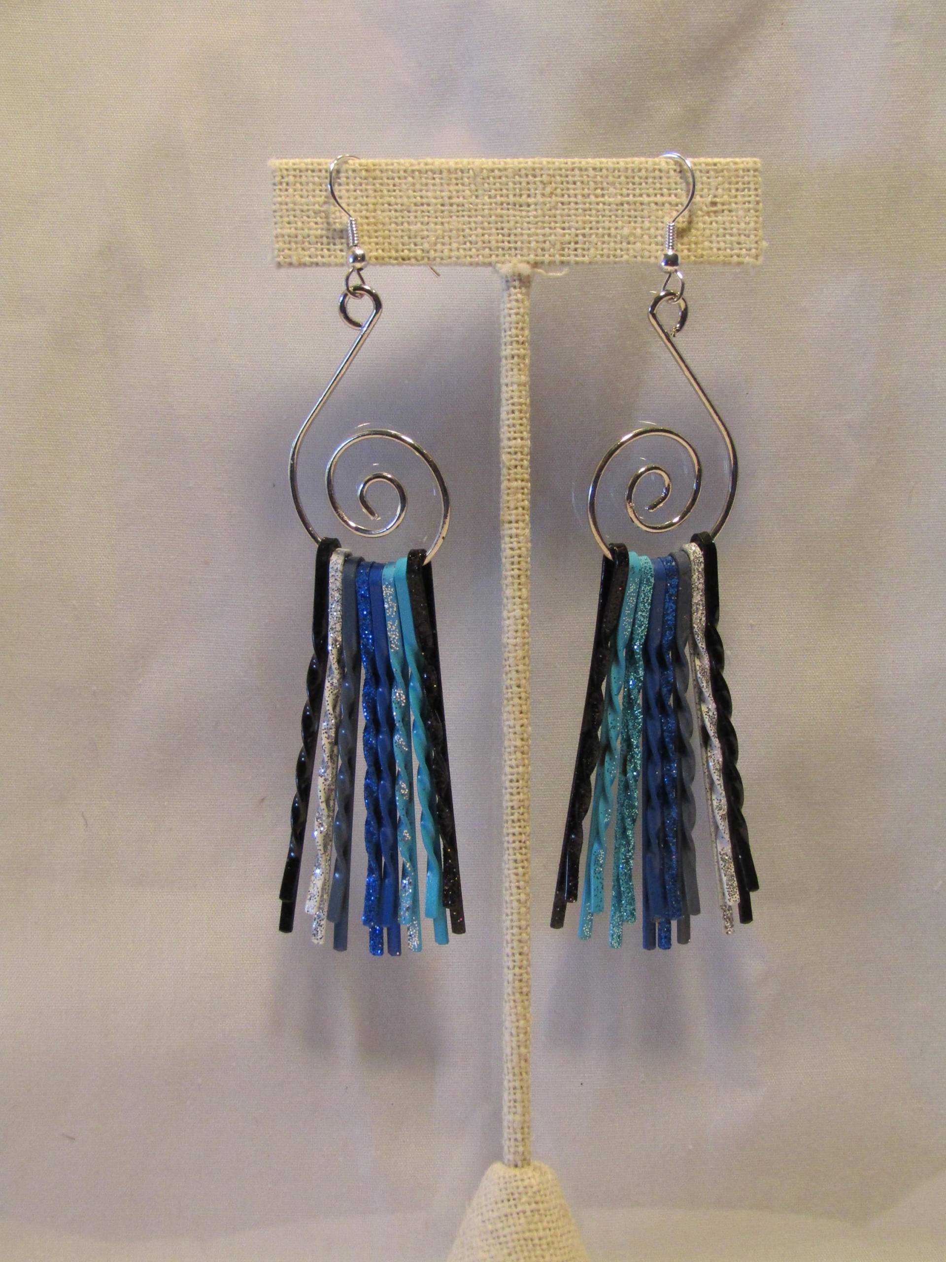 Swirl Ohrringe Mit Glitter Bobby Pin Anhängern von TrudeesBoutique