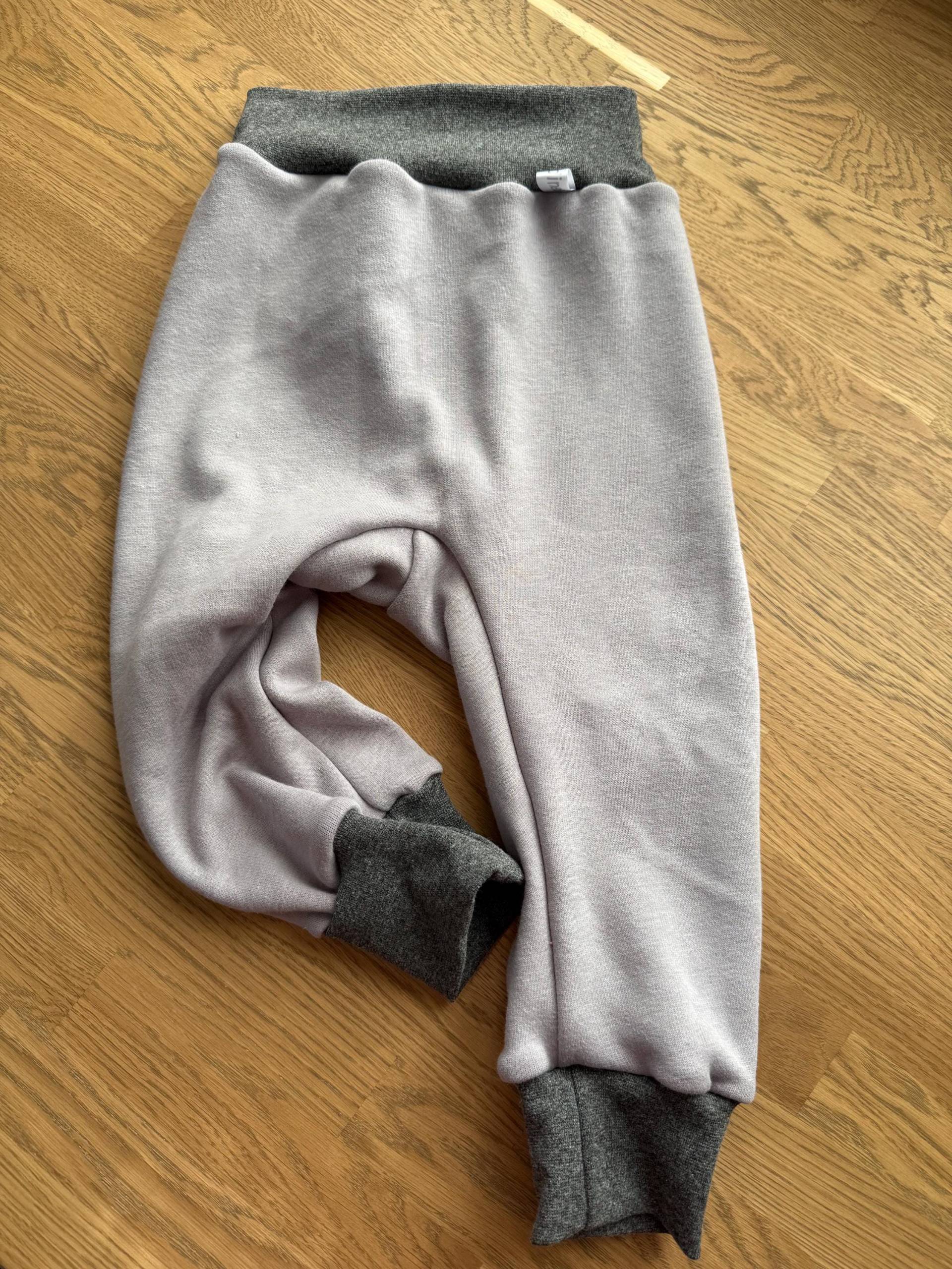 Kuschelige Handmade Pumphose Gr. 86 Alpenfleece Sweat Grau Uni Neu Kuschelige Handmade Pumphose Gr. 86 Alpenfleece Sweat Grau Uni Neu von TrudinellaDesigns