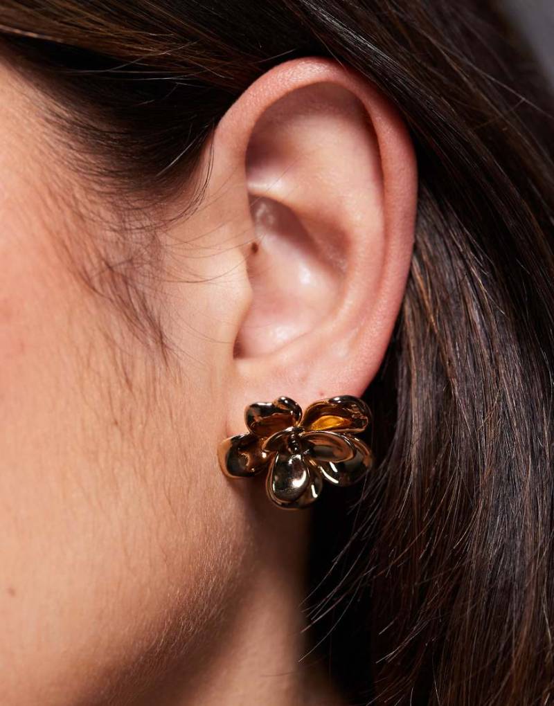 True Decadence - Blumenförmige Ohrstecker in Gold-Goldfarben von True Decadence