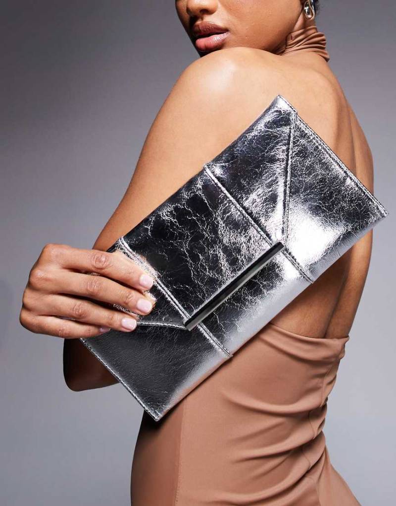 True Decadence - Clutch-Tasche im Kuvert-Stil in Silber-Metallic von True Decadence
