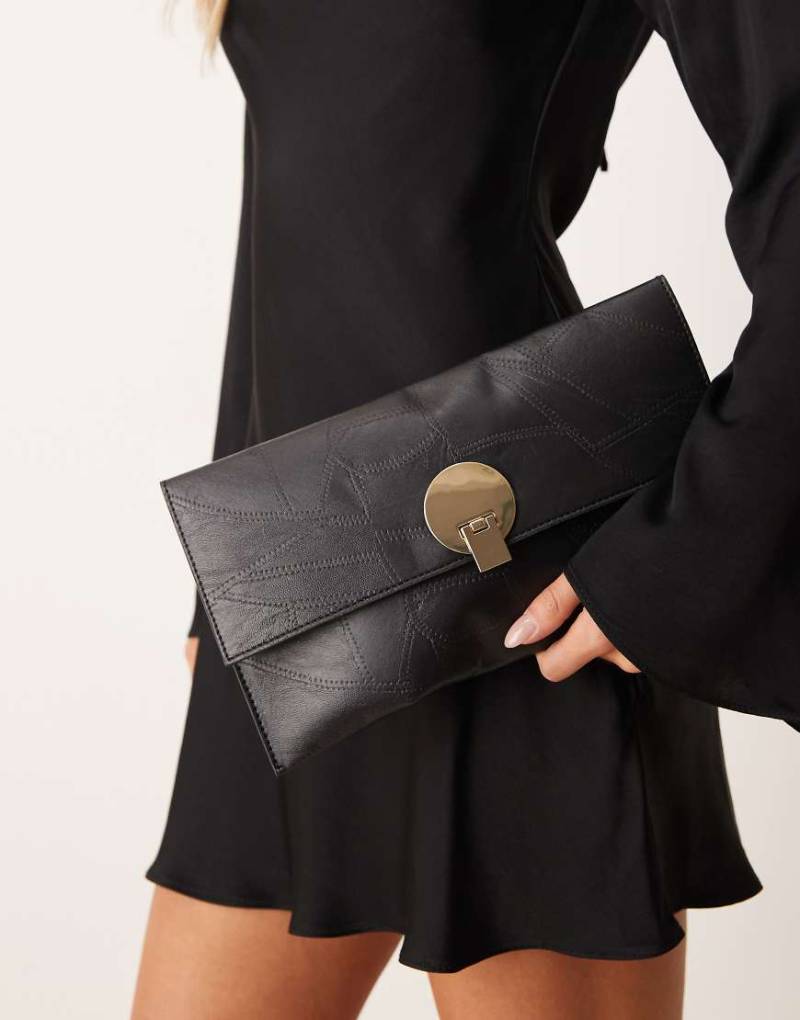 True Decadence - Clutch in Schwarz mit Herz-Detail von True Decadence