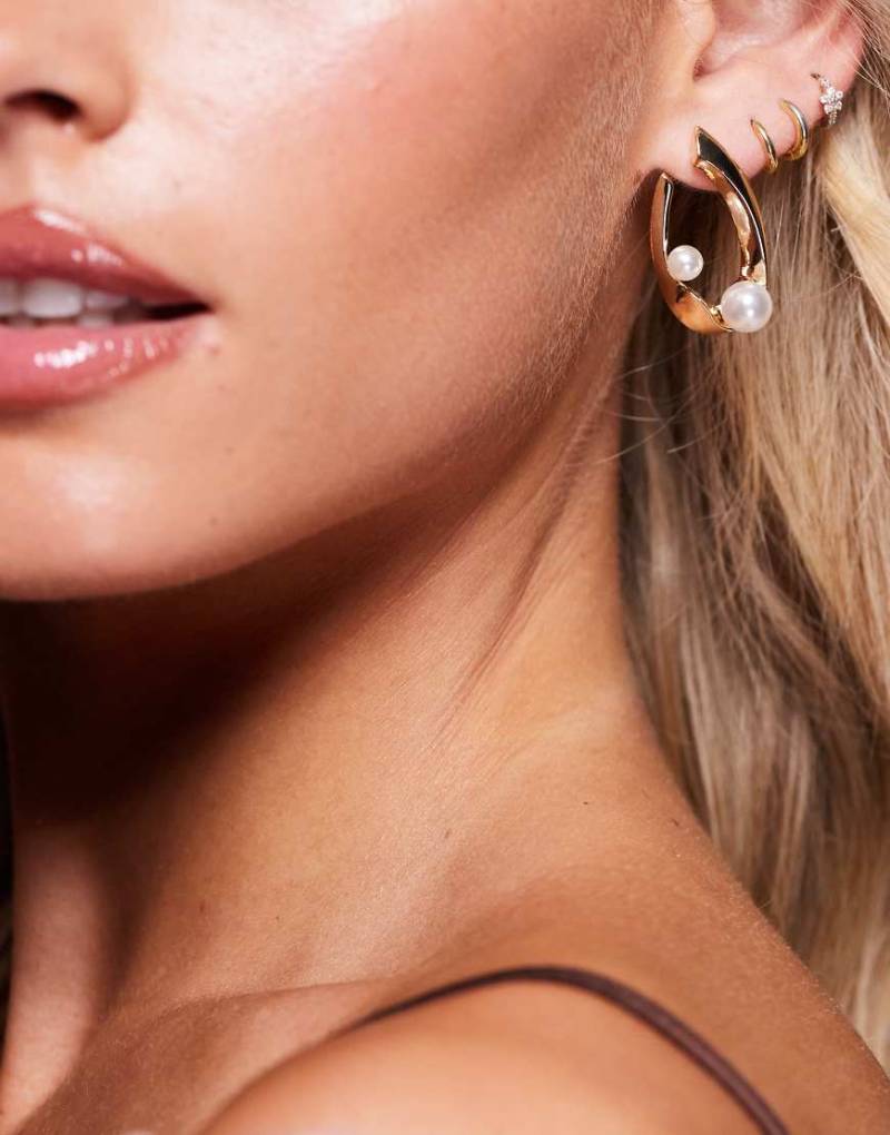 True Decadence - Creolen in Gold mit Perlenverzierung-Goldfarben von True Decadence