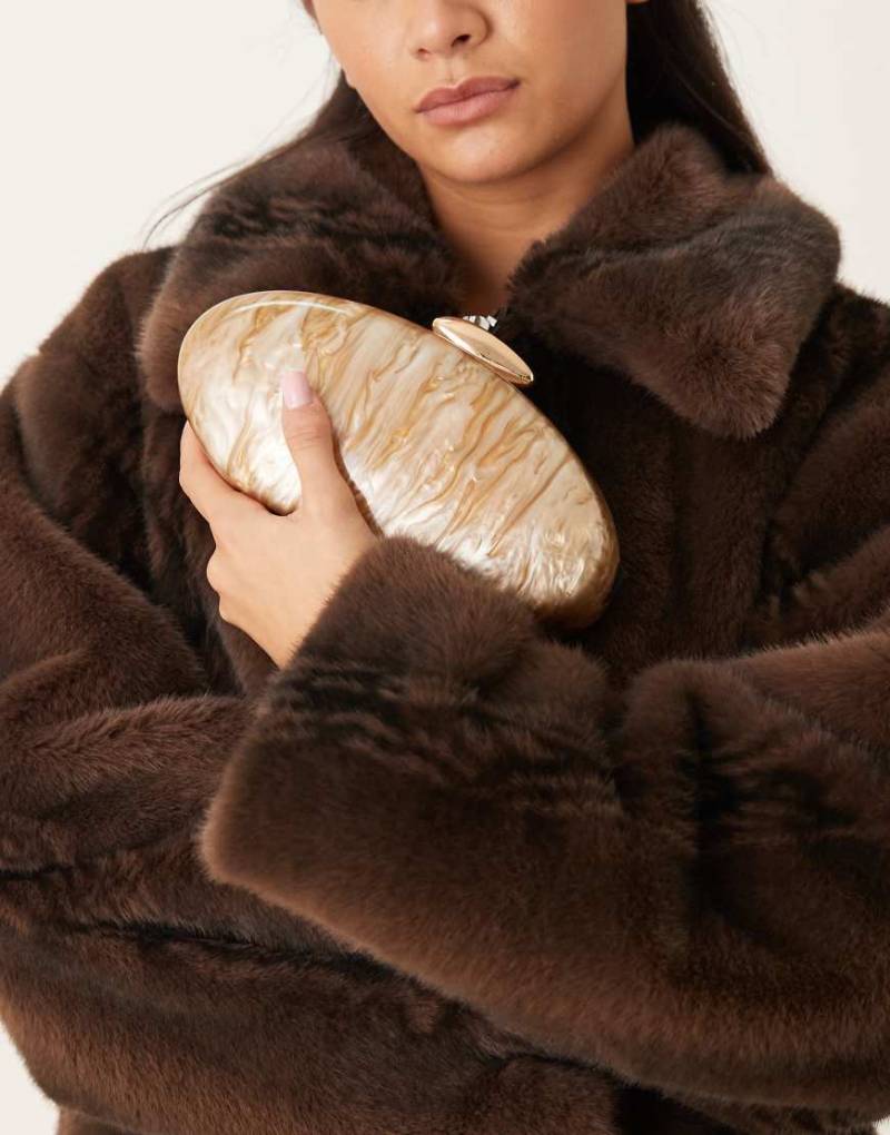 True Decadence - Hartschalen-Clutch aus goldfarbenem Kunstharz von True Decadence