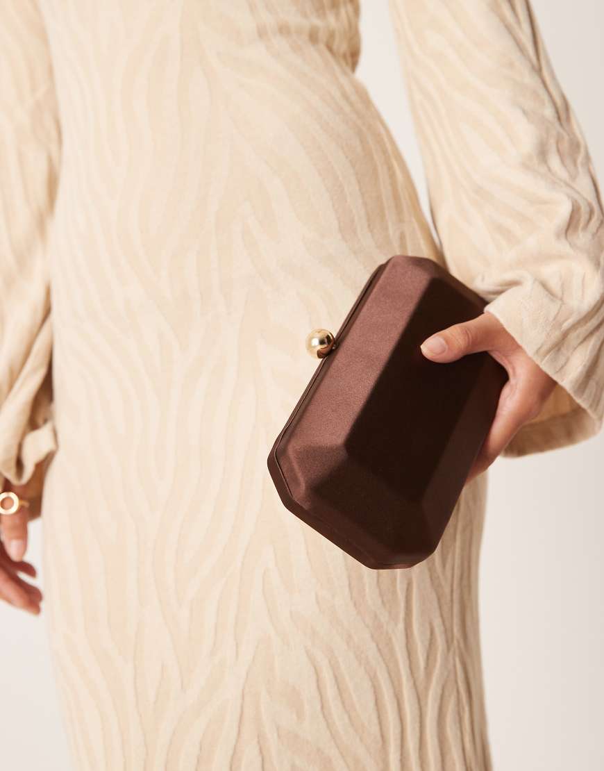 True Decadence - Hartschalen-Clutch in Satin-Optik in Braun-Brown von True Decadence