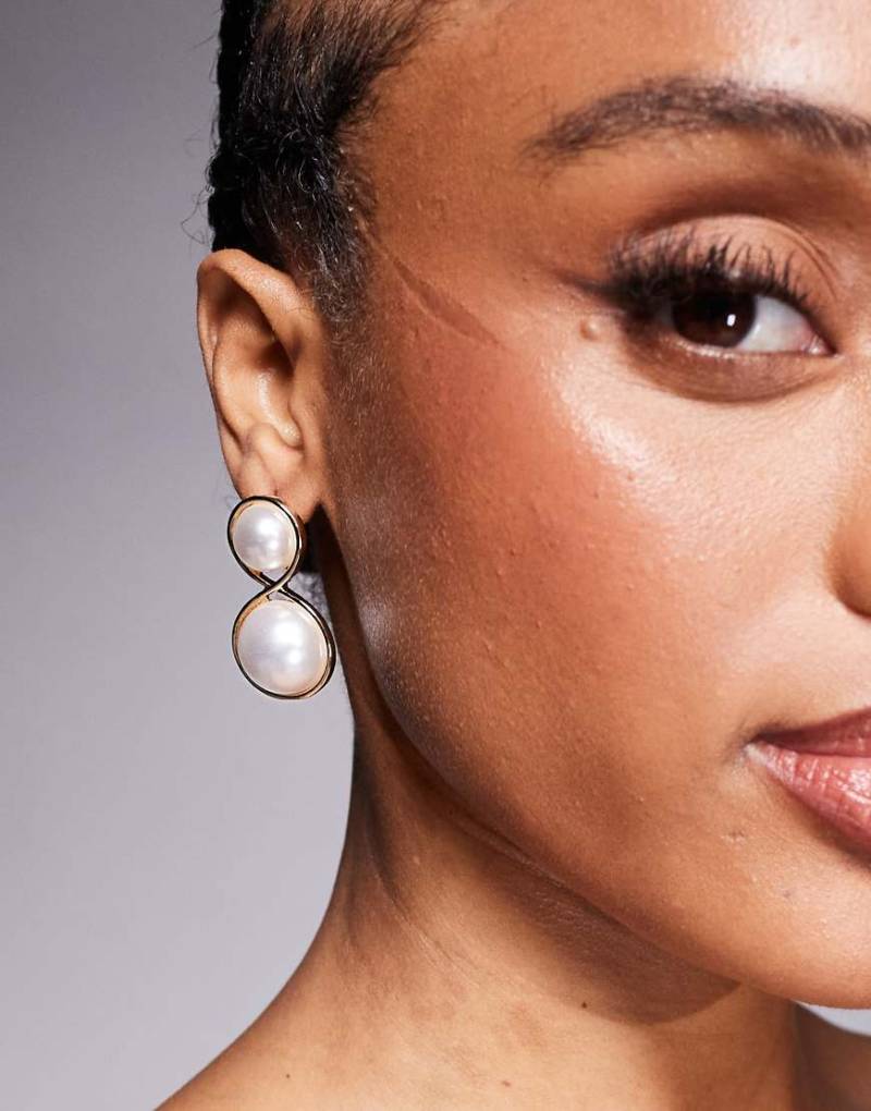 True Decadence - Ohrstecker in Gold mit zwei Perlen-Goldfarben von True Decadence