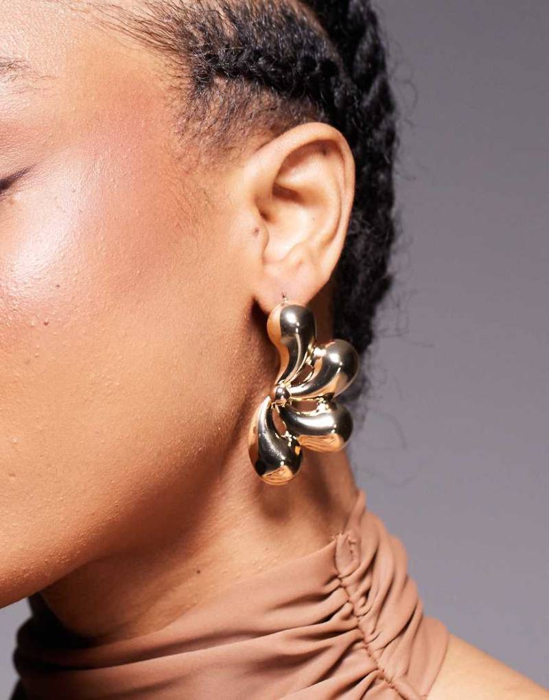 True Decadence - Plissierte Ohrstecker im Goldton-Goldfarben von True Decadence