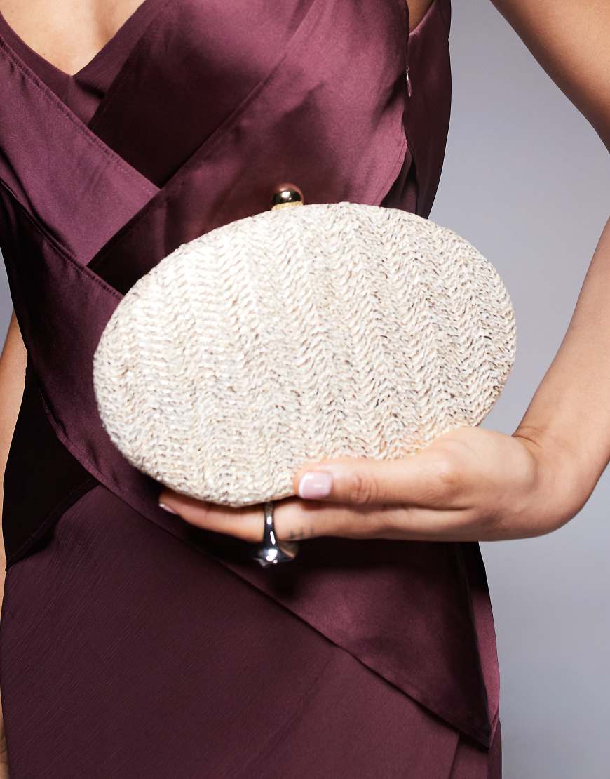 True Decadence - Runde strukturierte Clutch in Webstoff-Optik in Gold-Metallic-Goldfarben True Decadence - Runde strukturierte Clutch in Webstoff-Optik in Gold-Metallic-Goldfarben von True Decadence