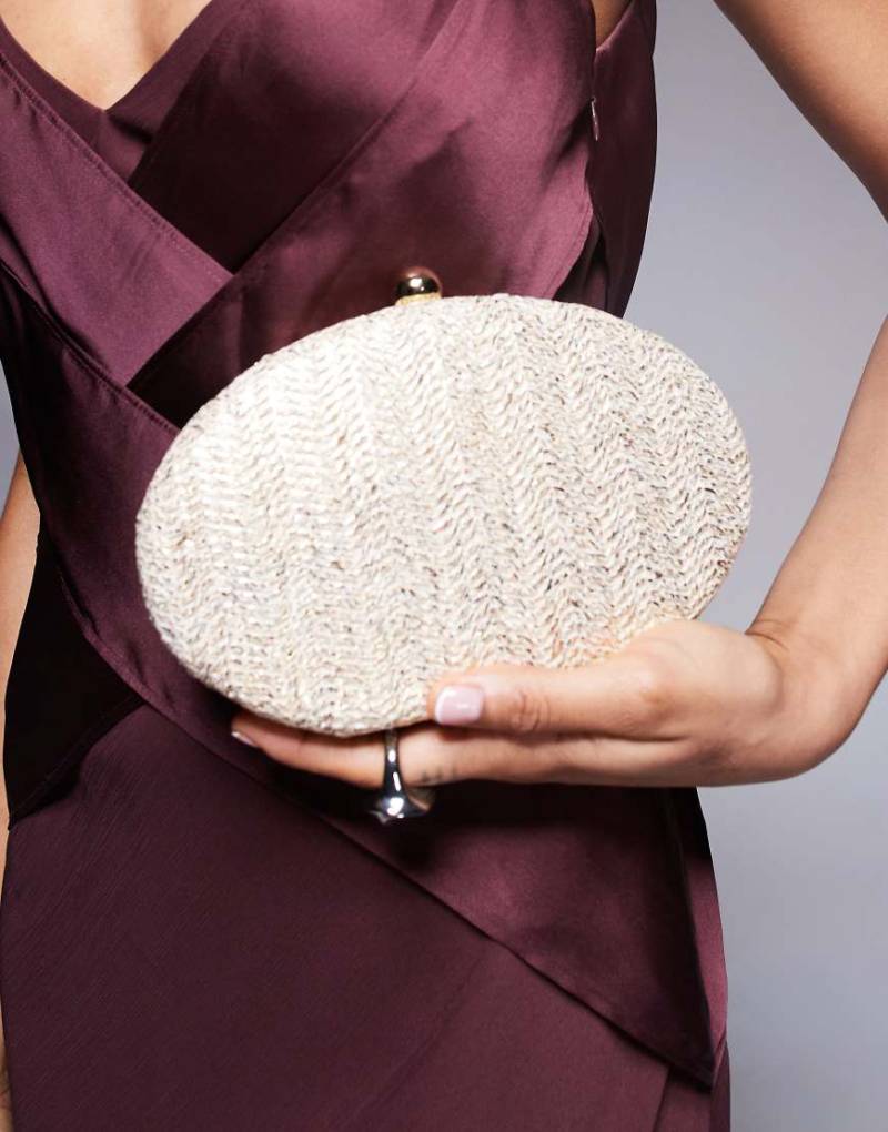 True Decadence - Runde strukturierte Clutch in Webstoff-Optik in Gold-Metallic-Goldfarben von True Decadence