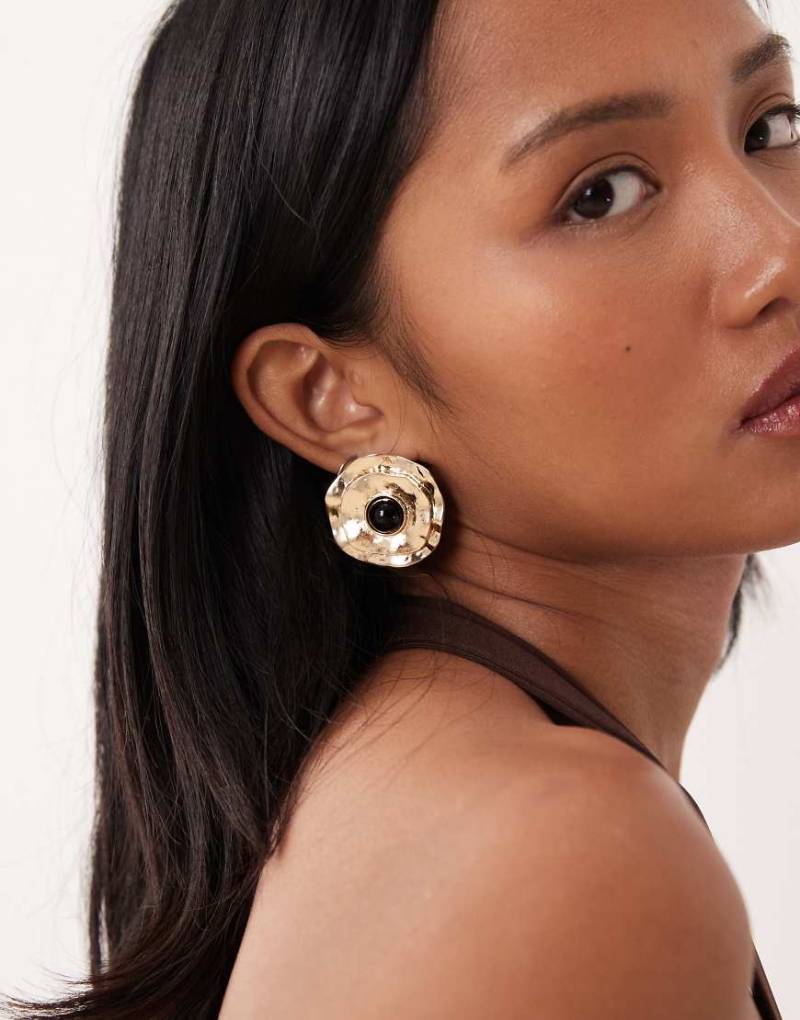 True Decadence - Vintage-Ohrstecker in Goldoptik mit schwarzem Stein-Goldfarben von True Decadence