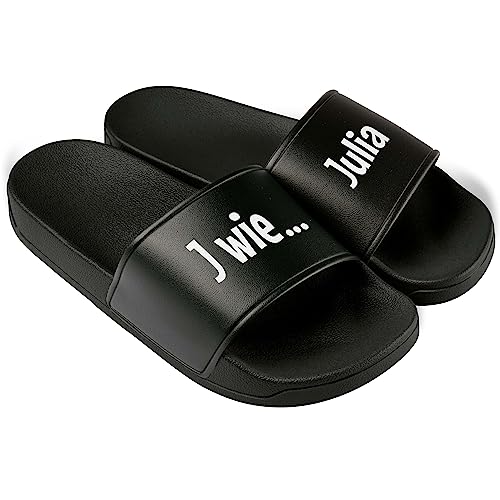 Badelatschen für Damen & Herren personalisiert „N wie Name“ – Schwarz - Schlappen personalisiert mit Namen Badeschlappen Hausschuhe Strand Sauna Urlaub Slipper - Geschenk zum Geburtstag Mann (Gr. 47) von True Statements