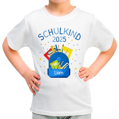 Kinder T-Shirt „Schulkind 2025“ für Jungen mit Namen personalisiert - Geschenk Einschulung Schulbeginn Kindergartenabgänger 1. Klasse - Motiv: Rucksack Blau, Weiß, Gr. 128 von True Statements