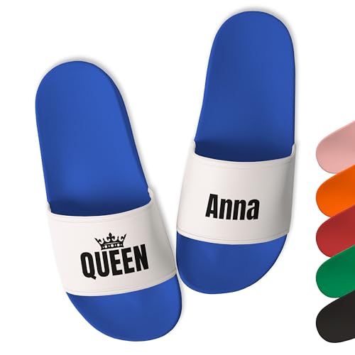 Lustige Badelatschen für Damen & Herren personalisiert „King & Queen Wunschname“ – Schlappen personalisiert mit Namen Badeschlappen für Pärchen Sommer - Geschenke Männer Frauen (Royalblau, Gr. 39) von True Statements