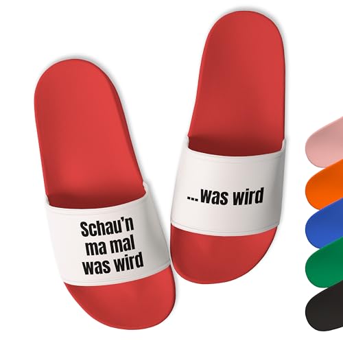 True Statements Lustige Badelatschen Herren & Damen „Schau'n ma mal was Wird” - Trendige Schlappen Latschen Hausschuhe Unisex - aus robustem PVC, Rot, Gr. 43 von True Statements