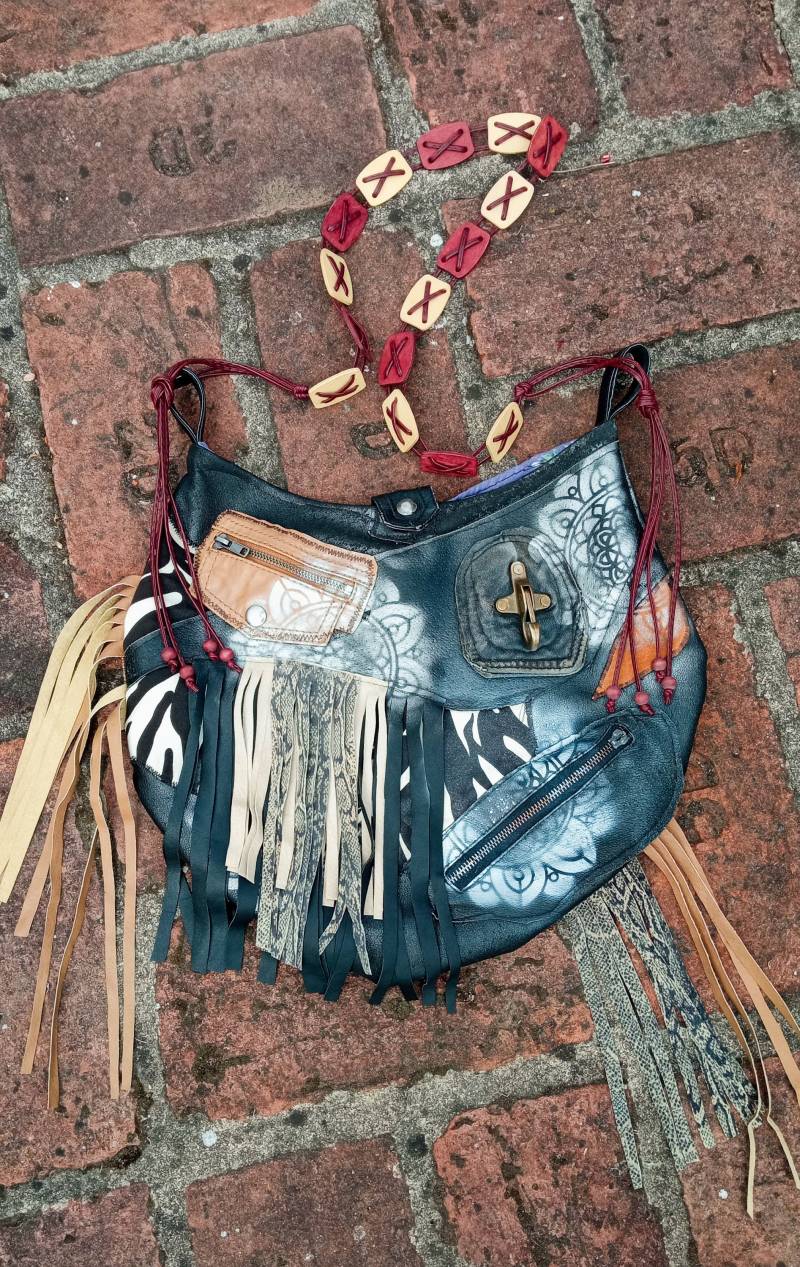 Coole Handgemachte Ooak Boho Hippie Rebel Rocker Festival Leder Fransen Handtasche Tasche True Bohemia von TrueBohemia